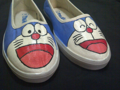 Sepatu lukis made by order. Anti mainstream, desain sesuka imajinasimu! CP: 085693393888 | pin BB hanya untuk yang sudah transfer :)