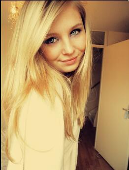 Hey! Maak dat follow knopje Blauw!! Wij gooien mensen die onze tweets retweeten!xxxJessicaSelinaDemi