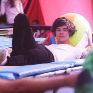 Thanks harry for everything you did for us directioners !!:) 0/5 :( love you harry so much cant wait for croke park !!:) everyone go follow @thanksniallhora !:)