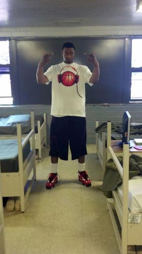 JUST TRYIN TO MAKE IT TO DA TOP AND LIVE LIFE R.I.P DA 3 B'S KATCH ME POSTED ON BREAD AVE