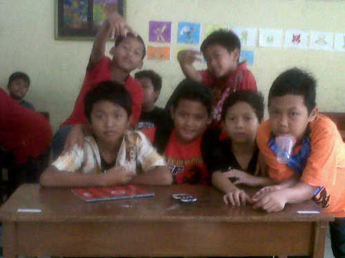 Folback buat yg merasa mengenal kelas VI usamah bin zaid .... -_-
