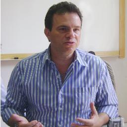 48 anos, Advogado, Professor, Mestre em Direito e Doutor em Ciências Jurídicas e Sociais
