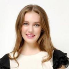 My name is Laura Braymer, and I'm a Software Professional.
I enjoy playing console games.
I'm currently working as a Senior Software Developer.