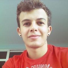 Poderia esta roubando,matando, estuprando mais to aqui no twitter declarando o meu amor pela @Kefera e o @kaiooliveiras