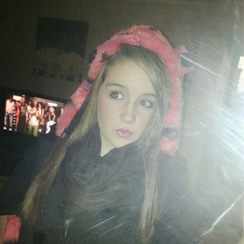 Follow me... and I'll follow back... ;)♡