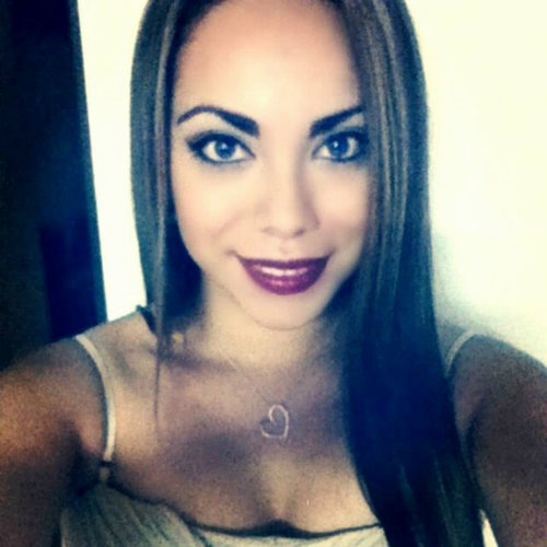 anakbernal's profile picture. Comunicóloga en el horno, actriz en momentos de chantaje y cantante de bañera.