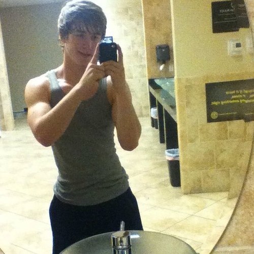 YourDreamerBoy's profile picture. Follow me. I follow back. Message me if youd like to :)