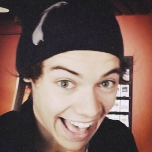 i gave you a free follow so please follow my main account @hustlerlou and not this one, thank you♡
