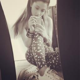 Ariana Grande fanpage ♥ Baby I premier in 7 hours ♥  She is perfect ♥ No hate ♥ Arianator for life ♥  Please follow me ♥ Red Velvet hair ♥