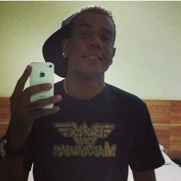 Como posso ir embora, com você me pedindo para ficar ♪♫.