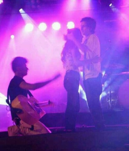 Fã clube oficial e reconheçido dedicado ao @pelanzarestart, baixista e vocalista da banda RESTART! Desde: 26/01/2011 Dona: @Palomafc_