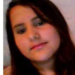 uma menina de 12 anos feliz e por min simpatica e sincera '-'
