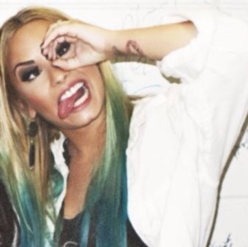Account dedicated to @ddlovato we Facts, photos and much more about Demi Lovato!
