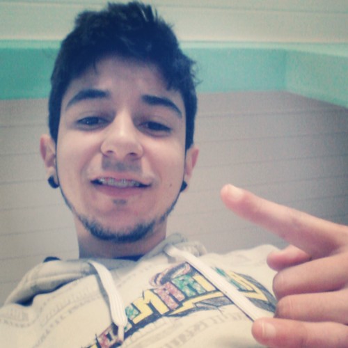 As barreiras vão cair por onde eu passar, nada vai me parar A minha vontade de vencer, Deus colocou brilho no meu olhar.sua vida é você quem faz!
