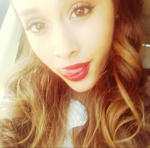 You dm us your confessions about Arianators/Ariana & we will tweet it anonymously. You may always ask for a shoutout.