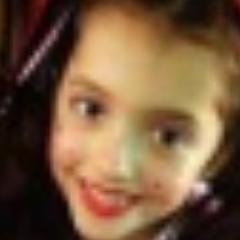 adoro minhas amigas, brincar. e ver meu PROGRAMA DE TV  favorito (violetta)