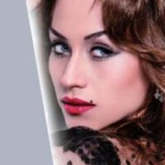Twitter Oficial de Ingrid Aceiton, Modelo