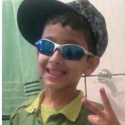 Amo futebol , gosto de pizza tenho 11 anos , sou solteiro , estudo na escola cynira e amo sair com meus amigos e ver filmes quando estou em casa sozinho *-*