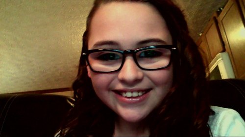 i am 11 yrs old, my name is Taylor, i love art and music, i want to be a photographer or a fashion designer when i get older so um yeah thats me!