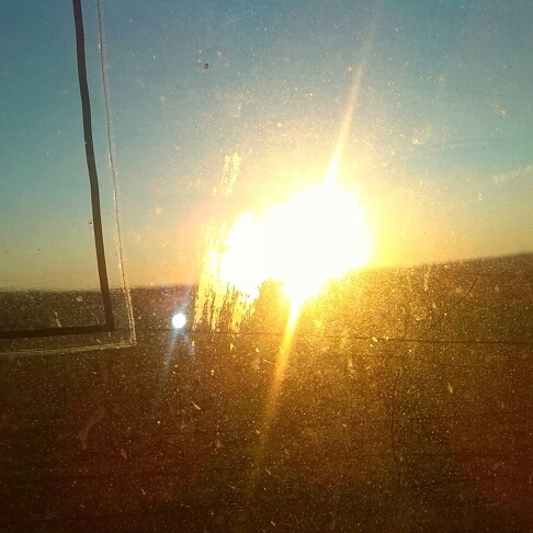 el sol sale todos los días, por muy nublo que éste el cielo.