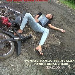 Engkene serius,engkene sokbijak, engkene nueg2, jaruh bedik sing engken. padahal tiang patuh belog. Yg penting rage damai. Isin gumi adane :D