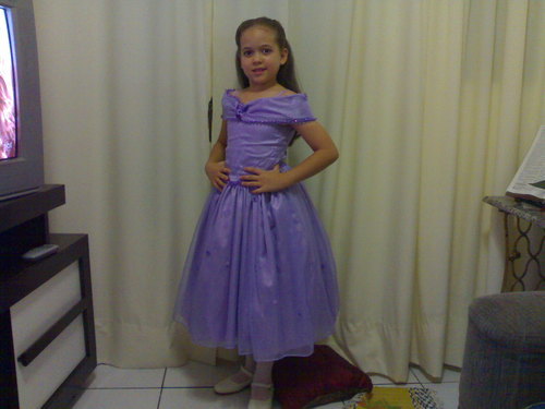 amo minha família e amo viver a vida também adoro me divertir.
