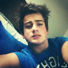 “Quem me vê te olhando, já percebe que eu te quero.”— Gabriel Pizzo. @ClubeFollowBack Sigo Todos De Volta ^^