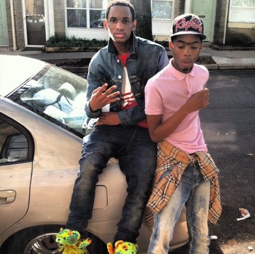 I only talk money $$$$$ closed mouths dont get fed , where im from bitch niggas dont get bread [SCOTTY GANG / HELLA BANDZ]
                          #HBSCG