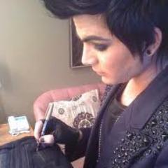 Hey lovlies, my name is Jo!
Im a Directioner,Glambert, and Mahomie and im very ρroud...Enjoy your lifes xx