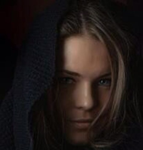 حدث كل ماسوف أدونه قبل ثلاث سنوات حينها كنت بحال والآن اصبحت بحال اخرى  
انا لست عاشقه ولاهائمه في الحب قلمي ينزف بوح آلمي اقرؤني لتعرفوني
*للمقتبس