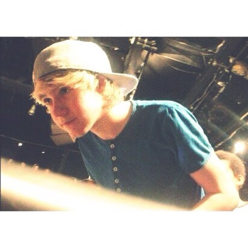 i just gave you a free follow :) follow me back on @renegadenarry? I'll probably follow back there as well. ♡ thanks ilysm
