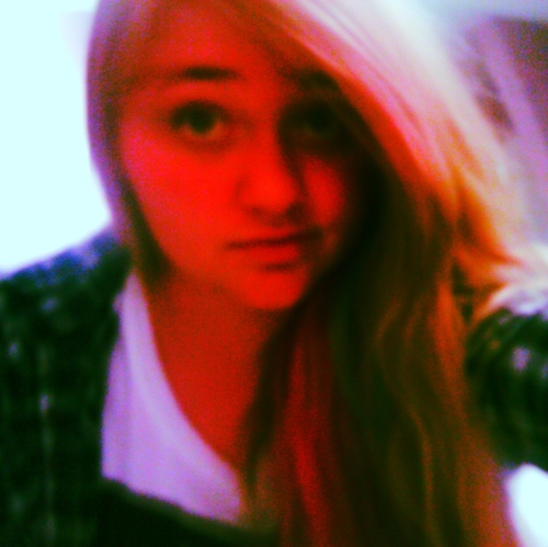 Live it upp, rock and roll,  Instagram: chloe_dascalos