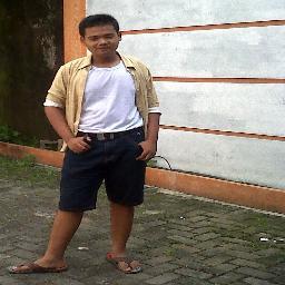 Jadilah dirimu sendiri, jangan seperti ranting yang hanya dijadikan kayu bakar.