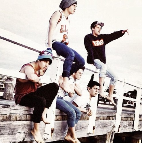 Fan account for the Janoskians (people in real life found my personal so..) . . . . Basically the Janoskians slut. I follow back. S/O please?