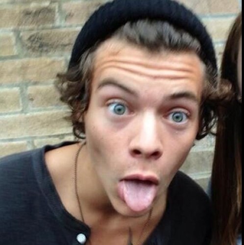 Hello frens i have given you a free follow and with your kind heart i would love it if you follow my main account, @poetictomlinson thx have good life