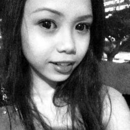 Im Nazeera, 18. I'm shy with guys when im with them :)