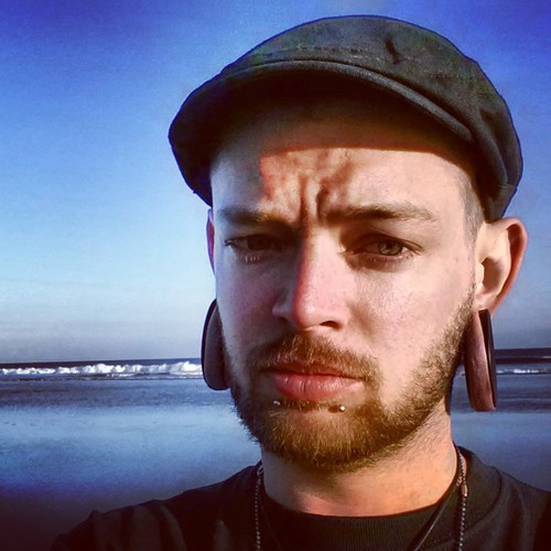 I'm 26. I beard. I love mosh. I poo-tweet.
