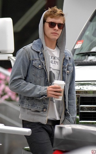 EmreOzk33052933's profile picture. west coast men. PoPmAn