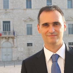 Avvocato semplicemente per passione. Iscritto al C.O.A. di Trani. 
Diritto di famiglia, Responsabilità medica, Consulenza per le imprese.