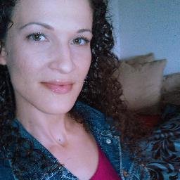 Social Media Junkie, Budding Foodie, Hopeless Romantic, Nature Lover, Fashionista w/a Shoe Addiction!