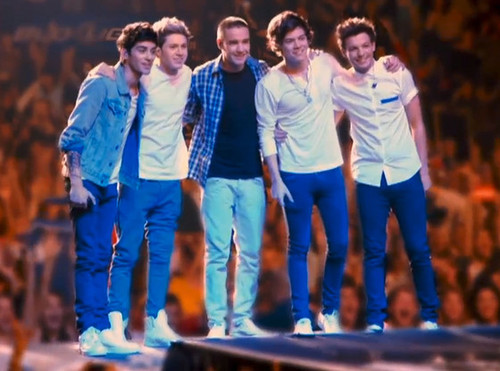 Hey follow my friend @ImNiallsNandos_ please bc she's cool  :)
