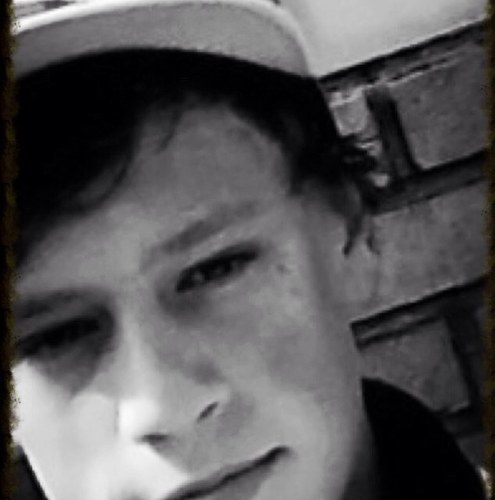 Always_Dennis_'s profile picture. ' ♥ Echte vrienden staan niet achter je of naast je maar die staan voor je om de kogel voor jou op te vangen ' ♥ Hope it really happens ♥ '