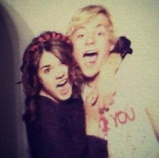 @TheAustinMoonR5 @tbmlela @SurfingBrady16 @IamCaraD @CraZy_AustinM @CheeCheeBiker @itsharrypal are the best!! im Mack :/