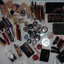 Blogger, amante del make-up.