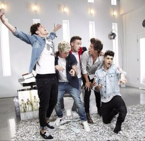 An account for 5 boys who changed my life! One day i will be noticed. :3