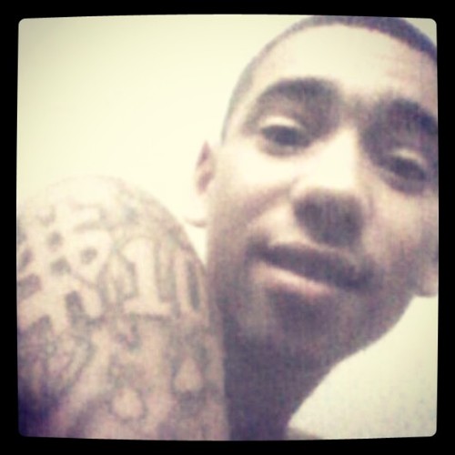 I told Mama im thuggN outside , We dont need Cable
