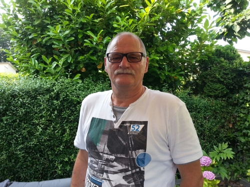 Zakelijk: directeur Azorian BV bedrijfsadministratie. Prive: getrouwd, 2 kinderen, squashen, moutainbiken........