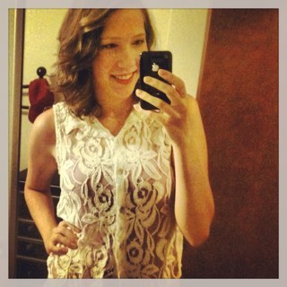 My name is emily. I am a senior in high school i love music, cosmetology & fashion