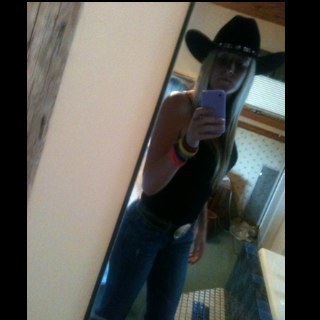 im blonde , country and i love buckwild so yeaah fooolllooowww (: