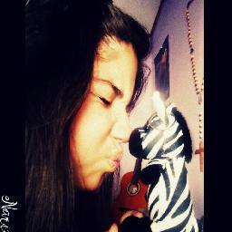 Hey! Amo tocar guitarra, cantar y leer *-*